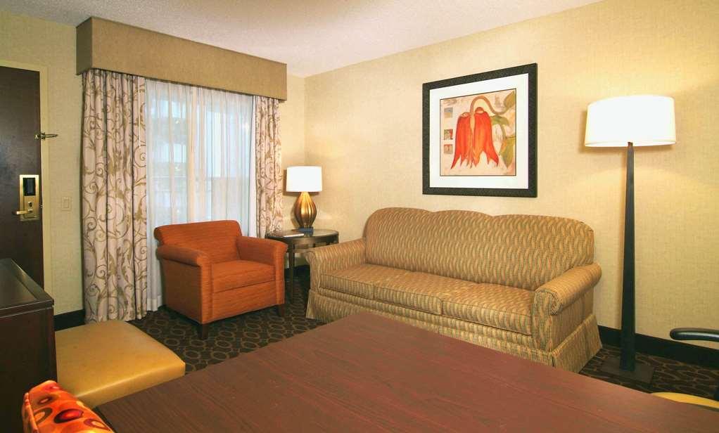 Embassy Suites Charlotte Room photo