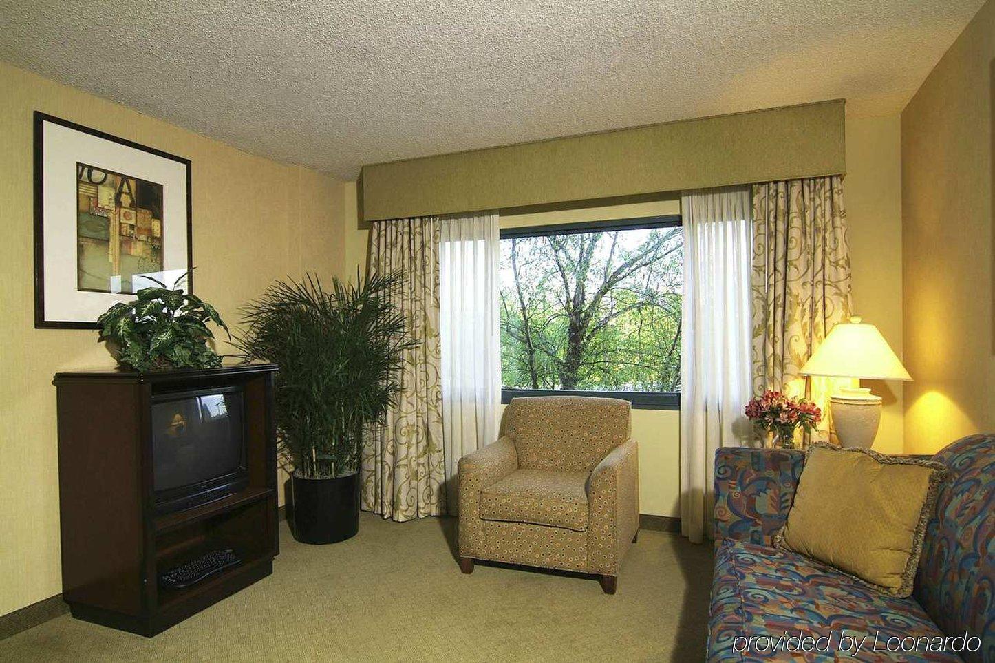 Embassy Suites Charlotte Room photo