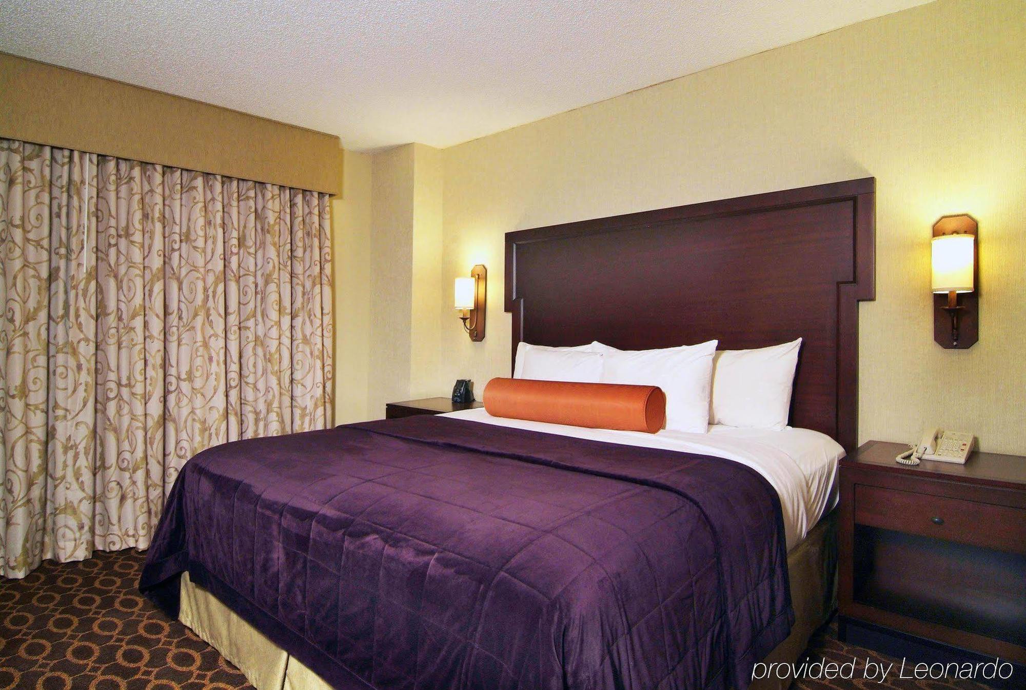 Embassy Suites Charlotte Room photo